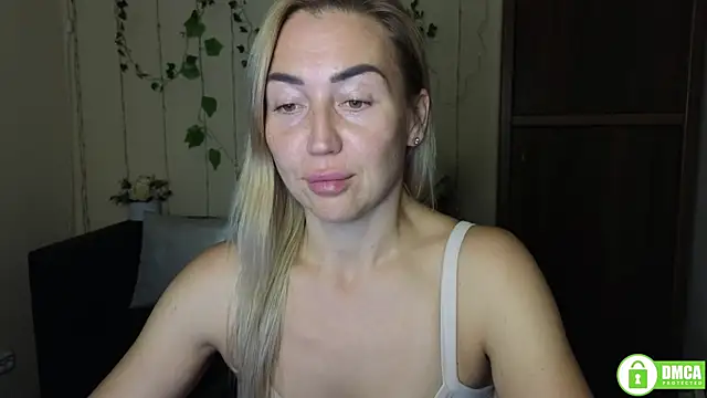 Snapshot of Kiss_julli88I chatting on 10/12/25, 05:23 Kiss julli88I online show from 10/12/25, 05:23