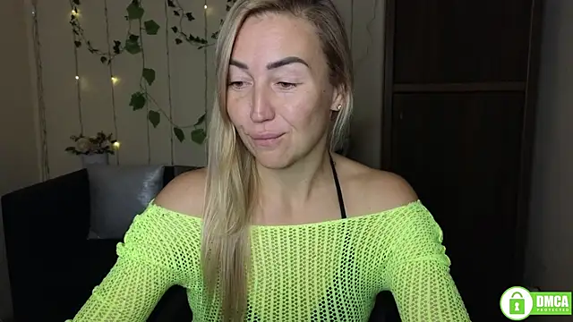 Snapshot of Kiss_julli88I chatting on 10/14/25, 05:25 Kiss julli88I online show from 10/14/25, 05:25