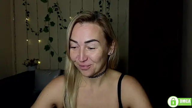 Snapshot of Kiss_julli88I chatting on 10/19/25, 05:24 Kiss julli88I online show from 10/19/25, 05:24