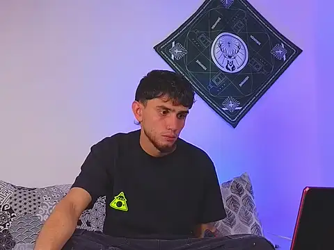 samevansx  online show from 11/12/25, 04:29