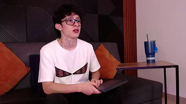 troy rouge online show from 03/11/25, 07:25