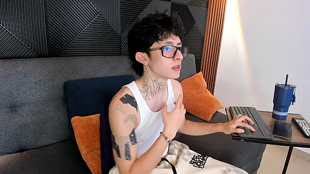 troy rouge online show from 03/13/25, 01:10