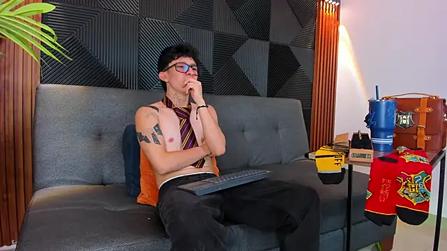 troy rouge online show from 03/22/25, 07:09