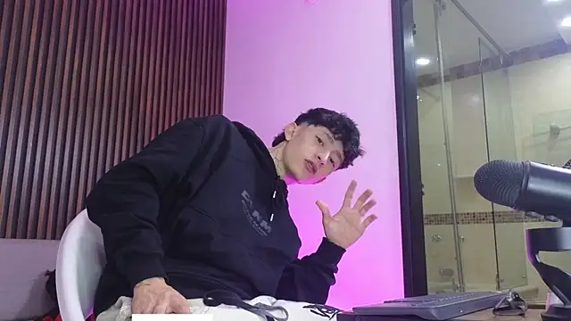 troy rouge online show from 09/18/25, 07:38