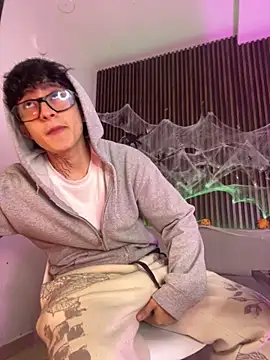 troy rouge online show from 10/18/25, 06:52