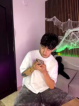 troy rouge online show from 10/21/25, 07:14