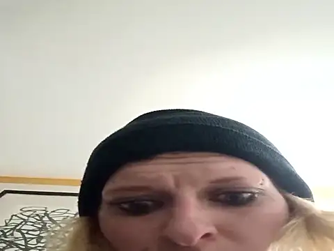 Snapshot of KITTYBOOBOOFUXX chatting on 10/20/25, 11:38 KITTYBOOBOOFUXX online show from 10/20/25, 11:38