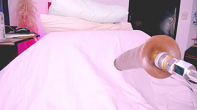 lucia-233 online show from 11/08/25, 08:40