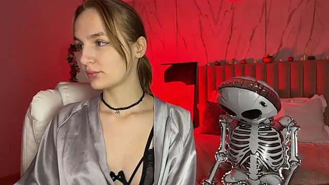  Vikky Moon  online show from 10/27/25, 01:20