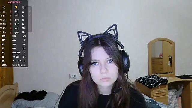 Snapshot of RendyDow chatting on 10/28/25, 07:12 RendyDow online show from 10/28/25, 07:12