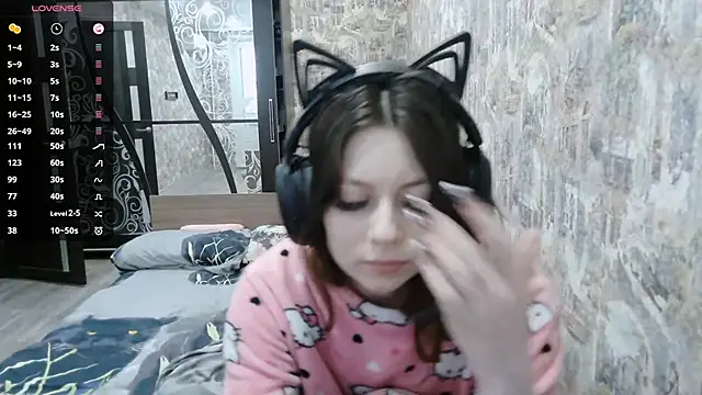 Snapshot of RendyDow chatting on 11/17/25, 08:20 RendyDow online show from 11/17/25, 08:20