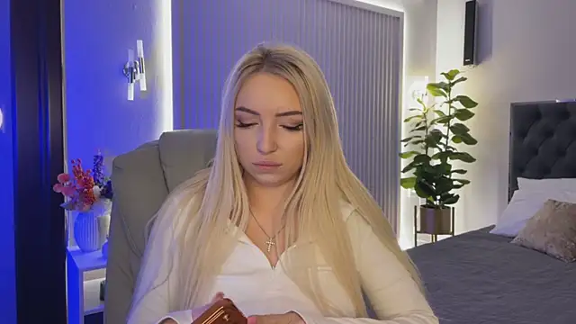 OhMyEmma online show from 11/09/25, 01:15