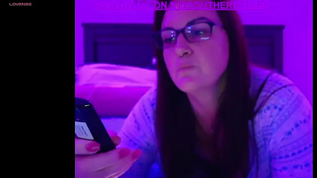 Snapshot of SouthernElle1 chatting on 09/30/25, 12:48 SouthernElle1 online show from 09/30/25, 12:48