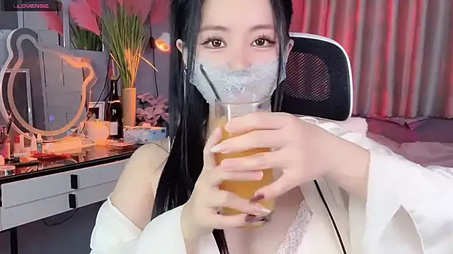 Snapshot of MI_KA22 chatting on 10/23/25, 07:07 MI KA22 online show from 10/23/25, 07:07