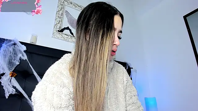 Snapshot of Lola_Blondie chatting on 10/11/25, 12:15 Lola Blondie online show from 10/11/25, 12:15