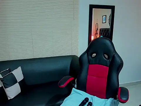  LiilyWong online show from 11/06/25, 05:41