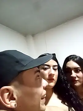 petitejulis online show from 10/14/25, 10:10