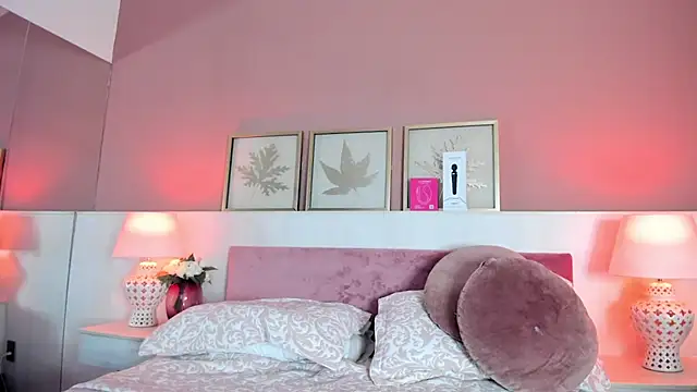 Emma  1 online show from 11/06/25, 03:29