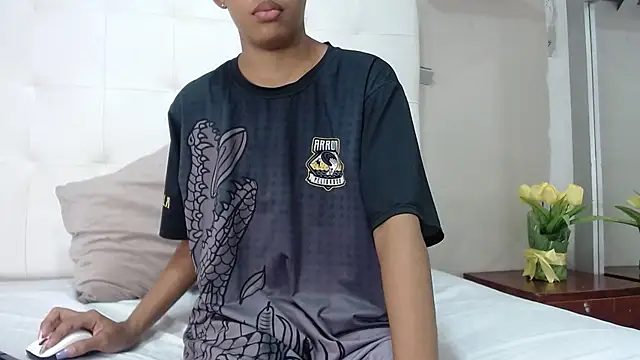 willow smitt online show from 10/08/25, 11:52