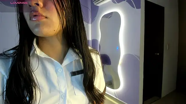 auroracute02 online show from 09/18/25, 01:13