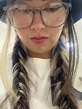 Snapshot of VictoriaGerard_Pink chatting on 10/16/25, 04:41 VictoriaGerard Pink online show from 10/16/25, 04:41