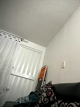 Snapshot of VictoriaGerard_Pink chatting on 10/27/25, 12:15 VictoriaGerard Pink online show from 10/27/25, 12:15