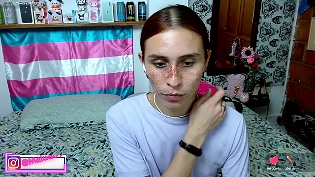 Snapshot of Malud09 chatting on 03/21/25, 03:24 Malud09 online show from 03/21/25, 03:24