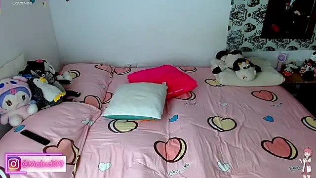 Snapshot of Malud09 chatting on 10/10/25, 12:04 Malud09 online show from 10/10/25, 12:04