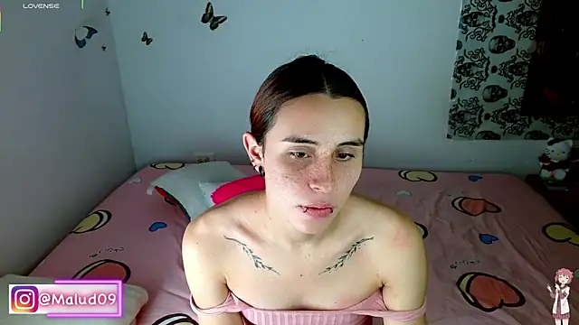 Snapshot of Malud09 chatting on 10/20/25, 01:00 Malud09 online show from 10/20/25, 01:00