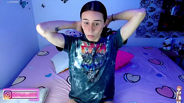 Snapshot of Malud09 chatting on 10/28/25, 01:03 Malud09 online show from 10/28/25, 01:03