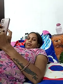 Hotty-Nidhi online show from 10/22/25, 04:51