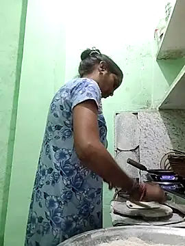 Hotty-Nidhi online show from 10/25/25, 04:02