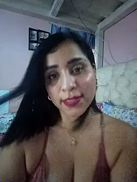Snapshot of L_ucero chatting on 03/10/25, 06:27 L ucero online show from 03/10/25, 06:27