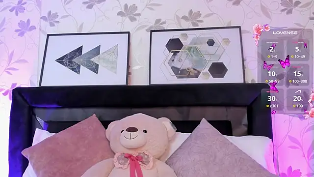 Lilith Thompson online show from 09/21/25, 09:16