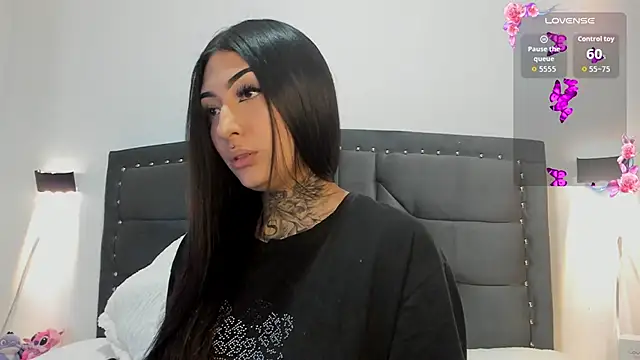 Lilith Thompson online show from 10/12/25, 05:06