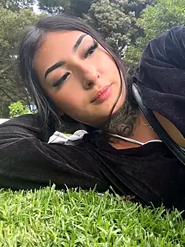 Lilith Thompson online show from 11/10/25, 08:19