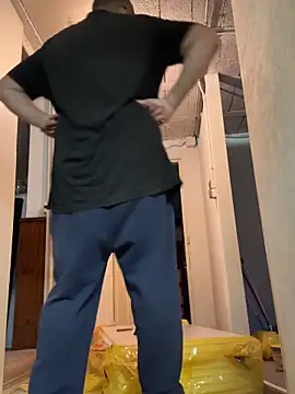 Snapshot of billybib83 chatting on 10/24/25, 04:25 billybib83 online show from 10/24/25, 04:25