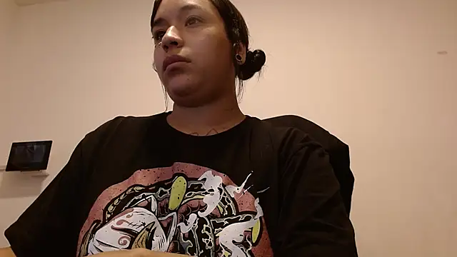 Snapshot of IsisBathory chatting on 03/22/25, 03:31 IsisBathory online show from 03/22/25, 03:31
