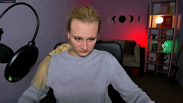 madam uliis online show from 11/29/25, 12:30