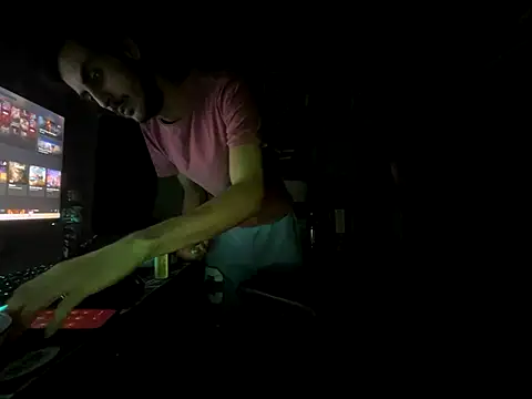 Snapshot of twink69Finger chatting on 11/12/25, 02:17 twink69Finger online show from 11/12/25, 02:17