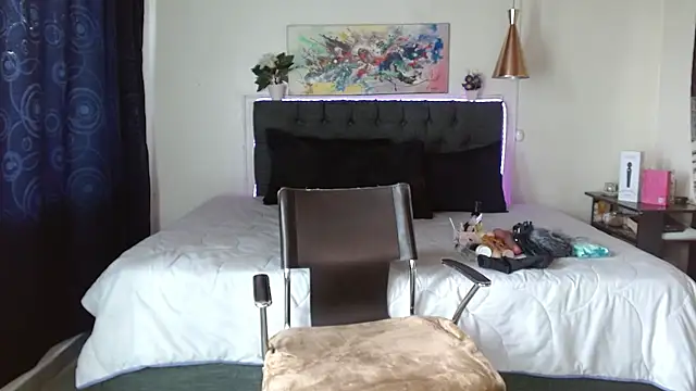 Snapshot of mia_velvet1 chatting on 10/12/25, 02:05 mia velvet1 online show from 10/12/25, 02:05