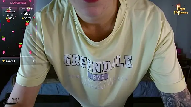 Snapshot of mia_velvet1 chatting on 10/31/25, 12:28 mia velvet1 online show from 10/31/25, 12:28