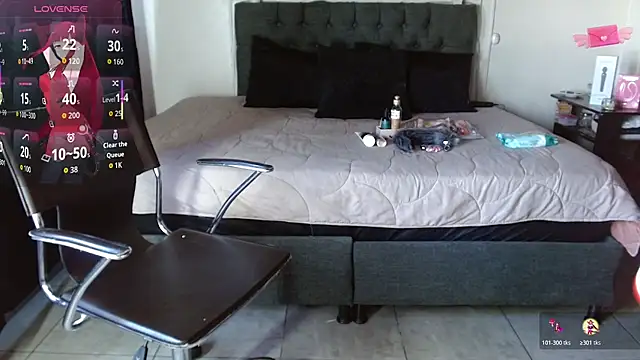 Snapshot of mia_velvet1 chatting on 11/12/25, 01:33 mia velvet1 online show from 11/12/25, 01:33