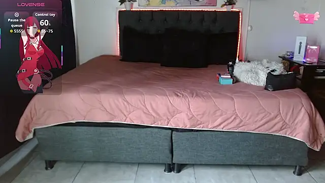 Snapshot of mia_velvet1 chatting on 11/17/25, 01:39 mia velvet1 online show from 11/17/25, 01:39