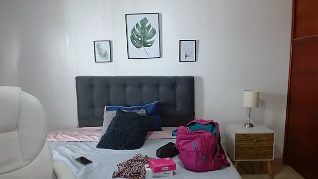 Snapshot of mia_velvet1 chatting on 11/20/25, 02:06 mia velvet1 online show from 11/20/25, 02:06