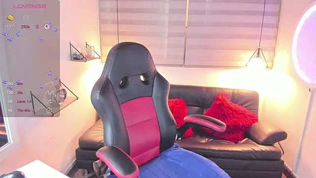 ISIS VALCHOS online show from 10/07/25, 07:33