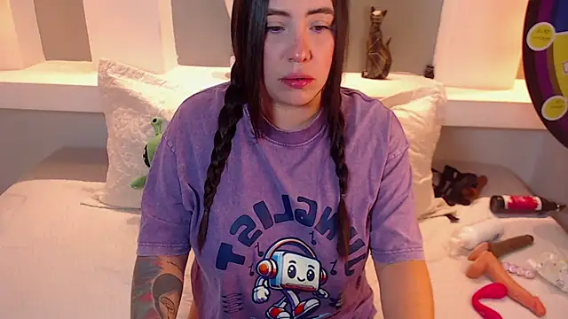 Snapshot of milu_w4llace chatting on 09/26/25, 12:14 milu w4llace online show from 09/26/25, 12:14