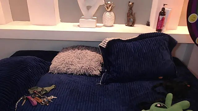 Snapshot of milu_w4llace chatting on 10/21/25, 11:38 milu w4llace online show from 10/21/25, 11:38