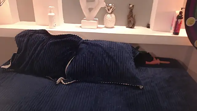 Snapshot of milu_w4llace chatting on 10/30/25, 04:36 milu w4llace online show from 10/30/25, 04:36