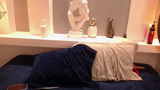 Snapshot of milu_w4llace chatting on 10/31/25, 04:24 milu w4llace online show from 10/31/25, 04:24